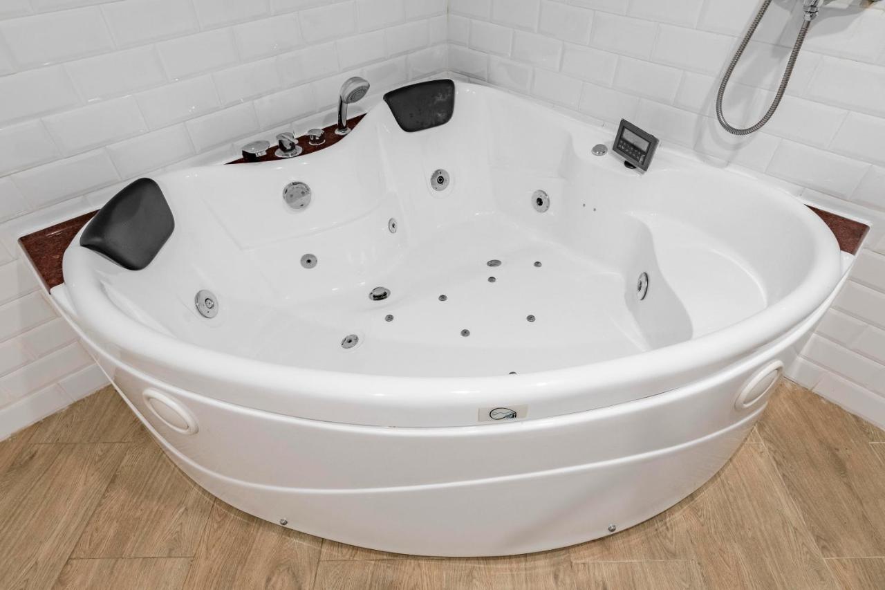 Апартаменты El Triangulo Del Arte - Jacuzzi Мадрид Экстерьер фото
