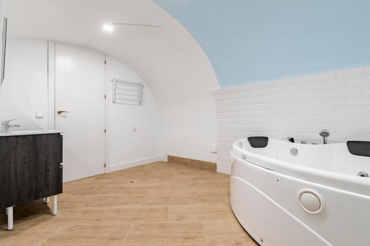 Апартаменты El Triangulo Del Arte - Jacuzzi Мадрид Экстерьер фото